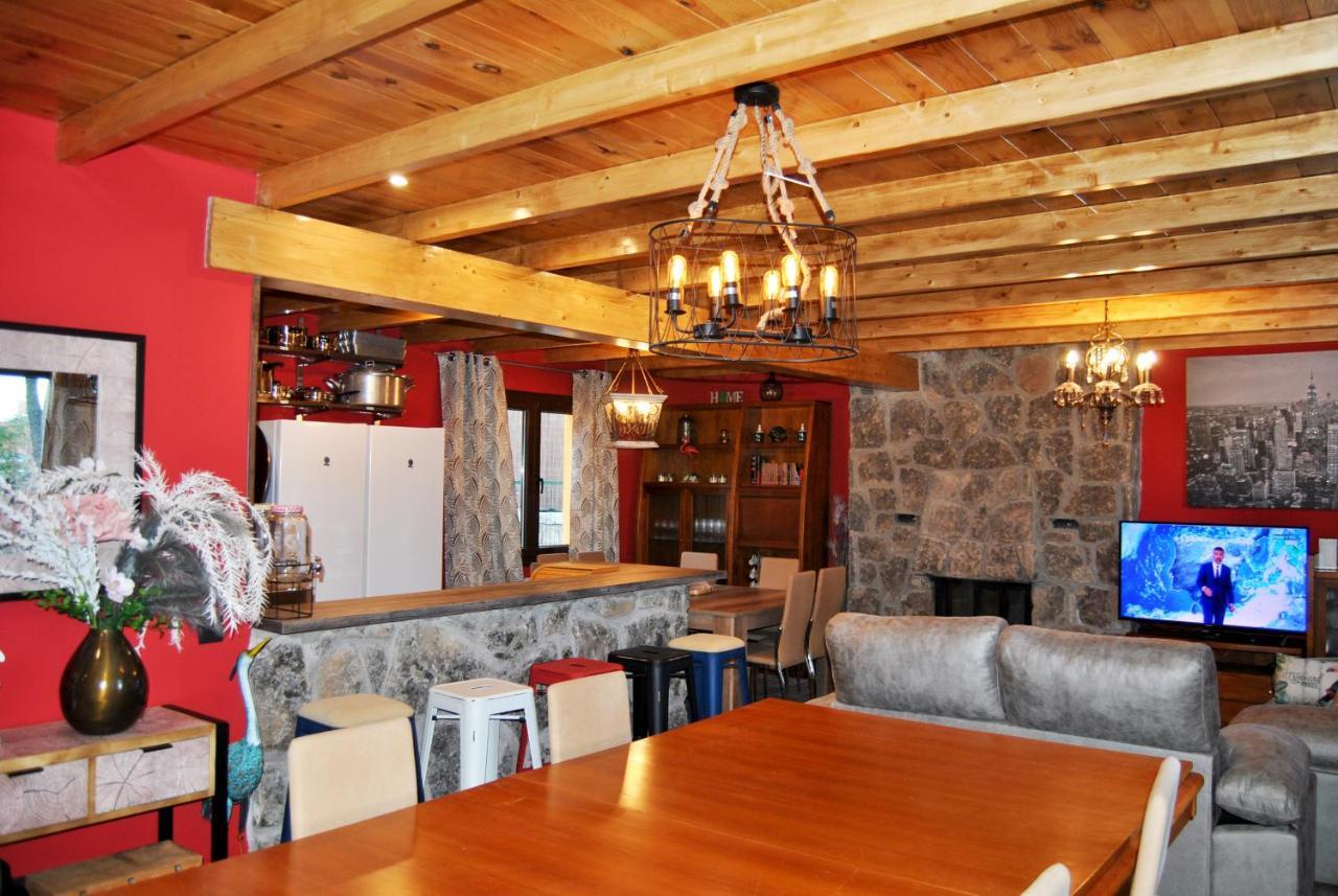 Complejo Casas Rurales Mansiones Y Villas Deluxe Collado Mediano Exteriör bild